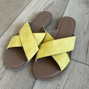 Forever 21 Yellow Sandal Never Worn Size 8